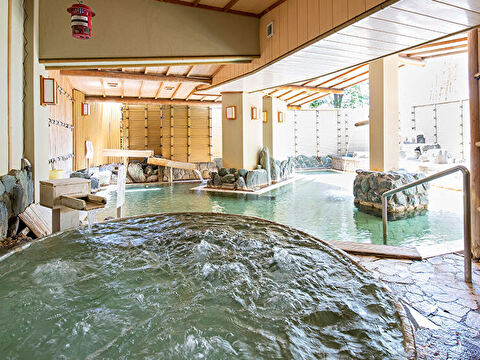 慶山の桧大露天風呂 花桧